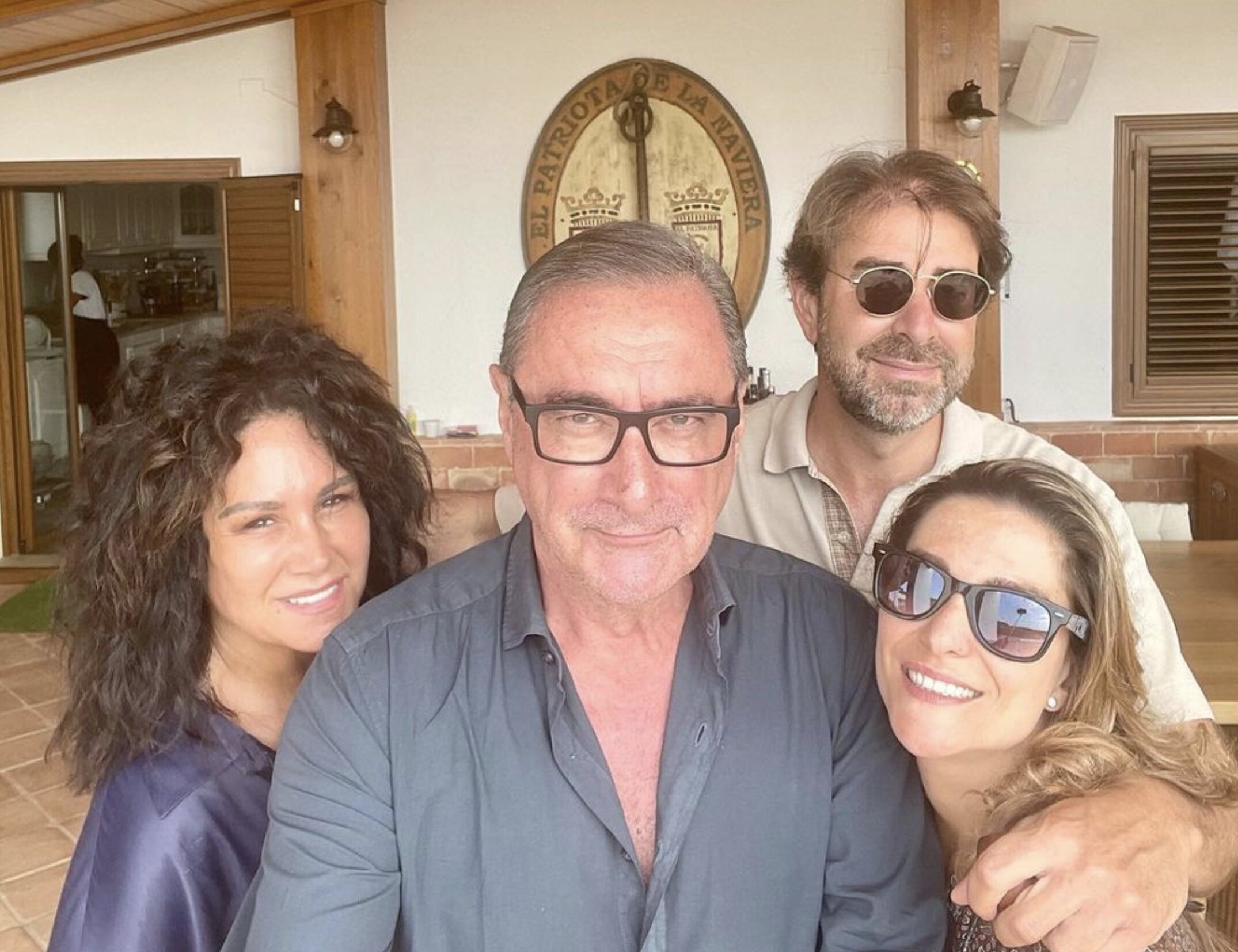 Carlos Herrera y Pepa Gea con unos amigos/ Foto: Instagram