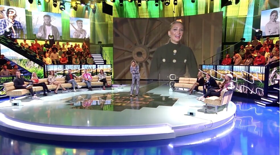 Sandra Barneda y Nagore Robles presentando 'El debate de Pesadilla en el paraiso' / Foto: Telecinco.es