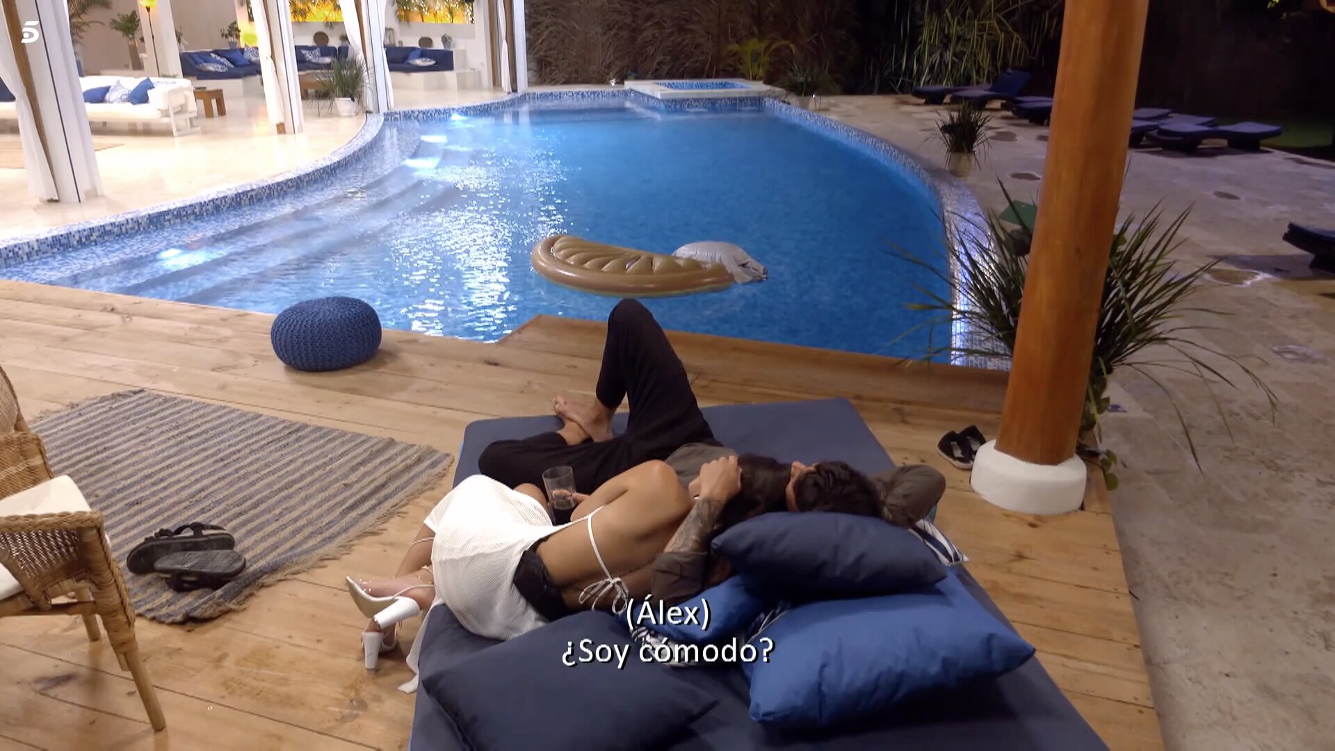 Álex y Yaiza en Villa Playa / Foto: Telecinco.es