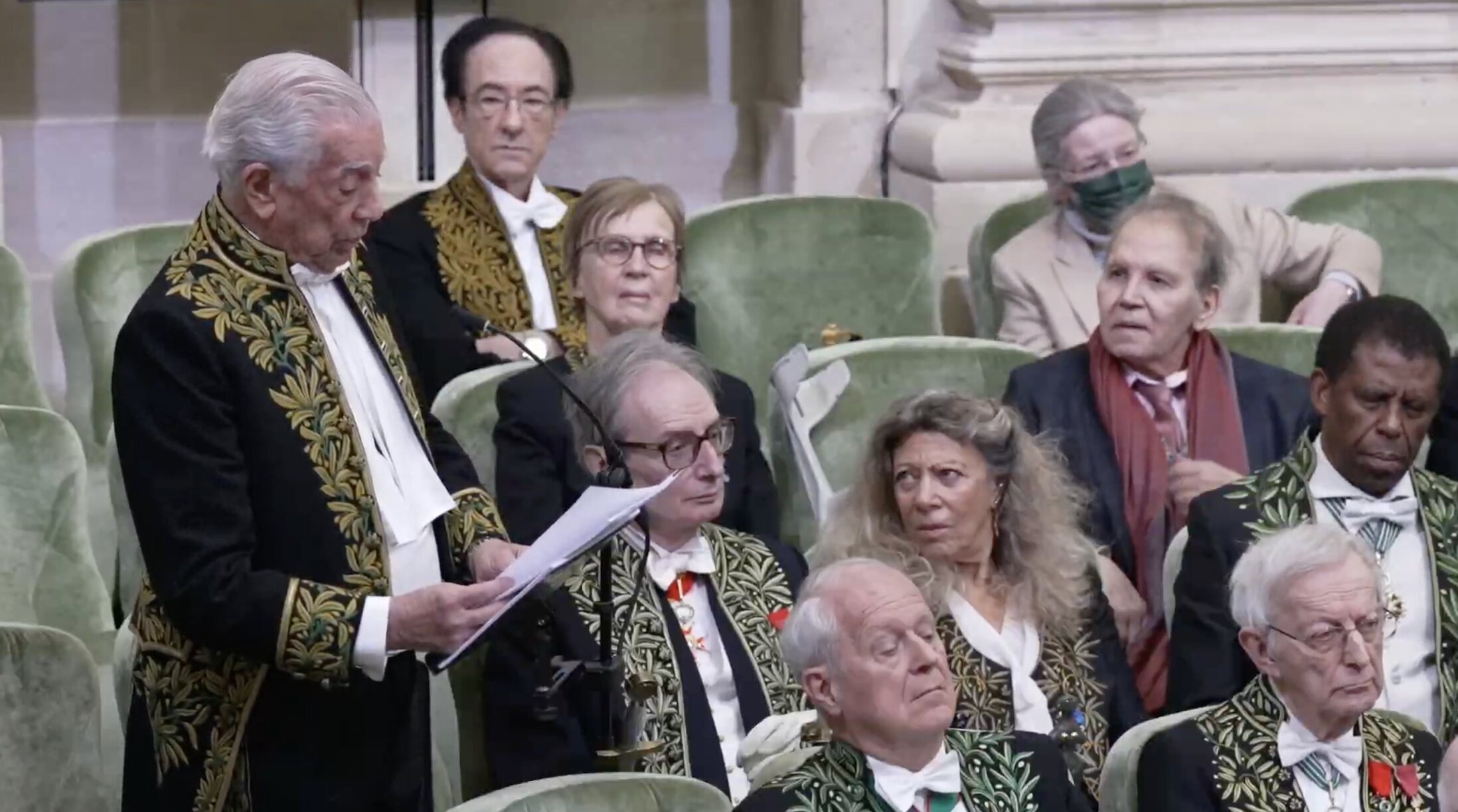 Mario Vargas Llosa durante su discurso de ingreso en la Academia Francesa/ Foto. Youtube