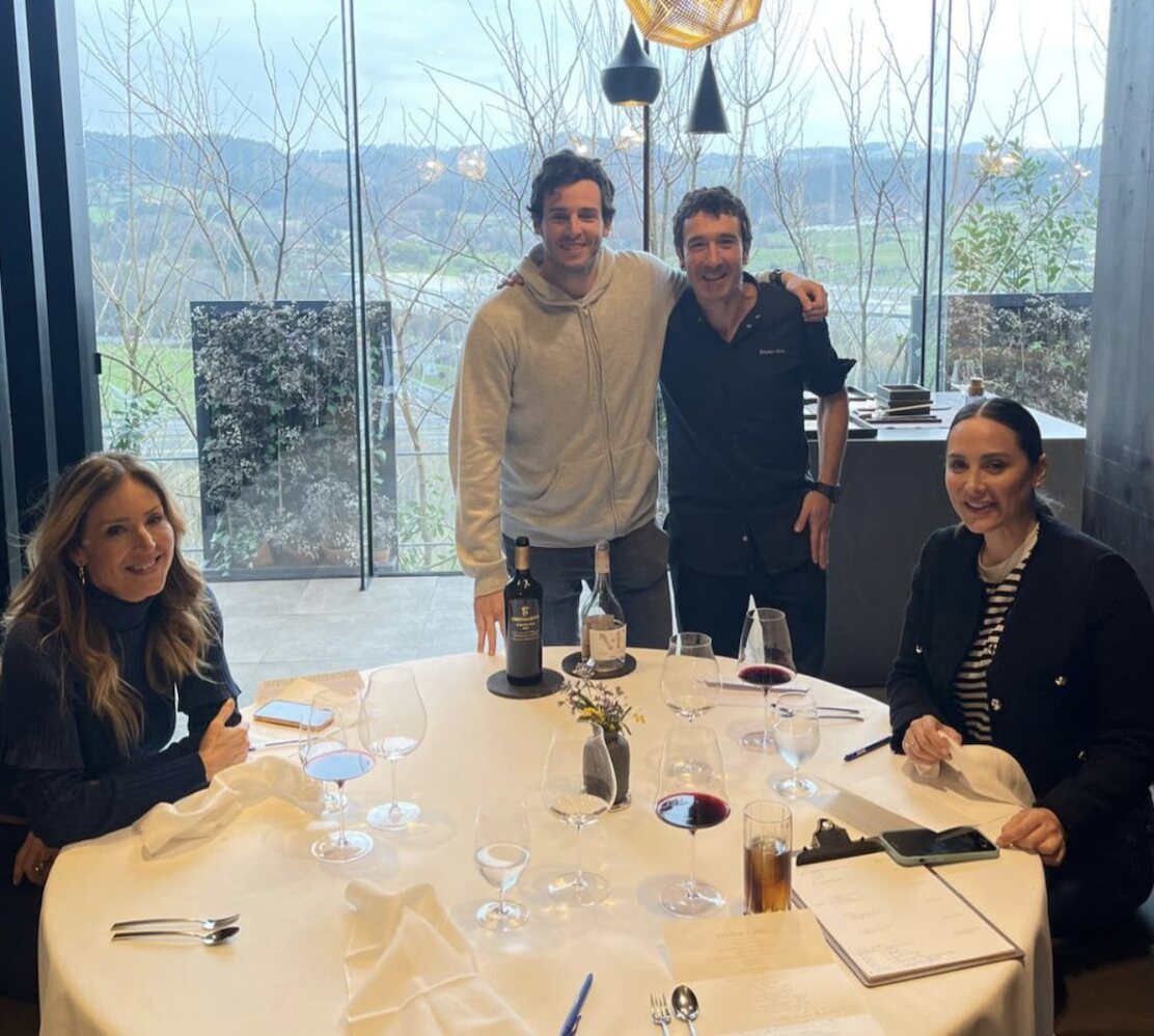 Íñigo Onieva de comida con Tamara Falcó y su madre Carolina Molas/ Foto: Intagram