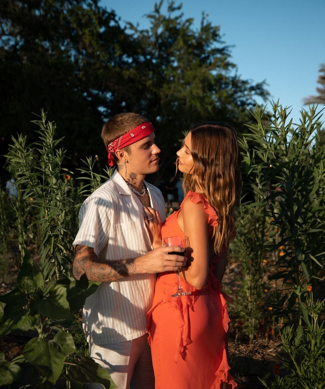 Hailey y Justin Bieber llevan cuatro años casados y con constantes escándalos por lo que pasó con Selena Gomez | Foto: Instagram