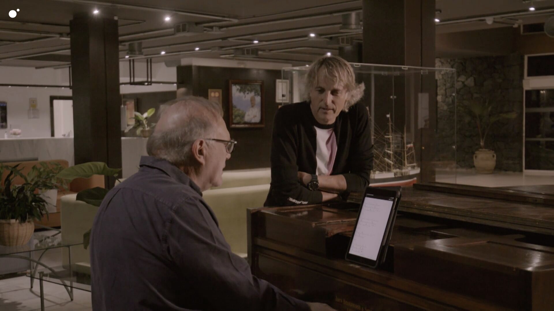 Pedro Piqueras tocando el piano en 'Planeta Calleja' / Foto: Cuatro