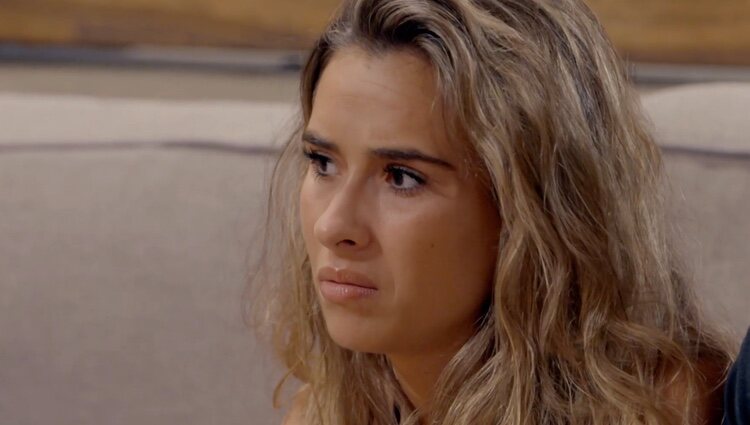 Elena escucha lo que han visto las chicas | Foto: telecinco.es