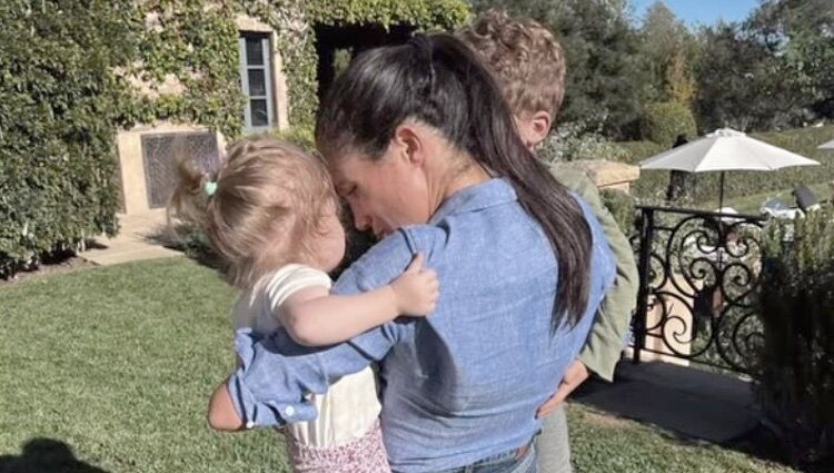 Meghan Markle con sus hijos Archie y Lili