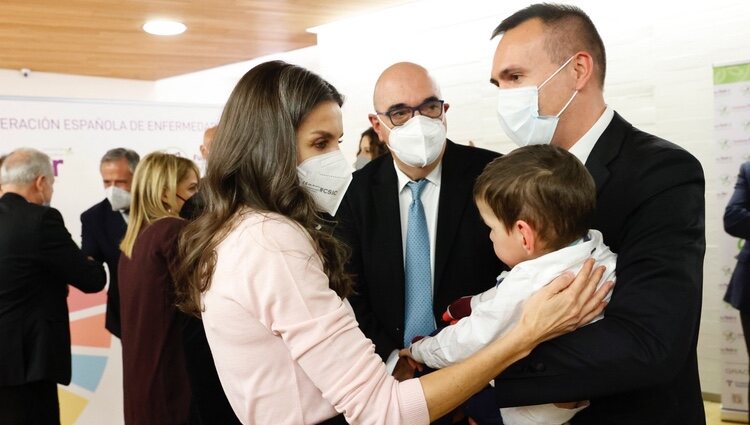 La Reina Letizia con Marco y su padre en León en marzo de 2022