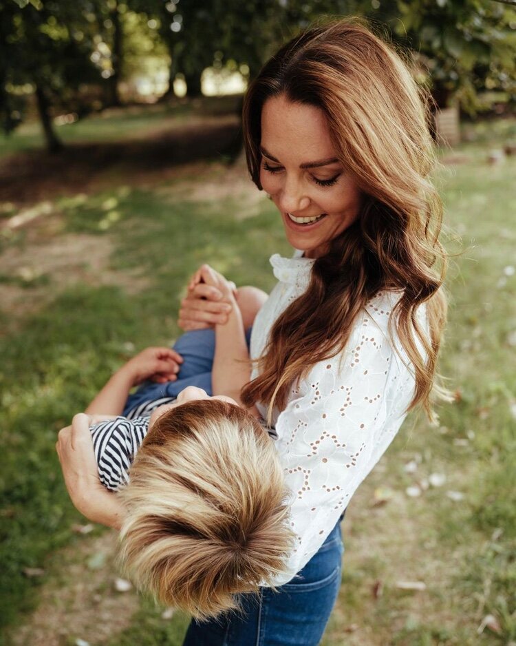 Kate Middleton con Louis | Foto: Matt Porteous