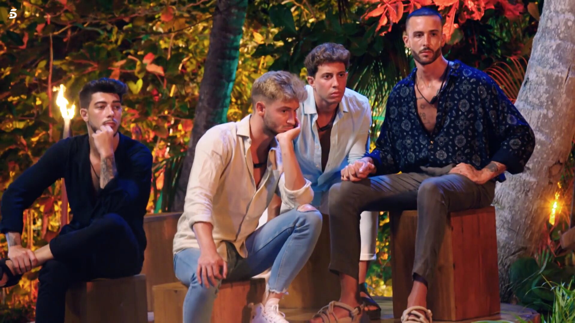 Los chicos viendo las imágenes de Alejandro / Foto: Telecinco.es