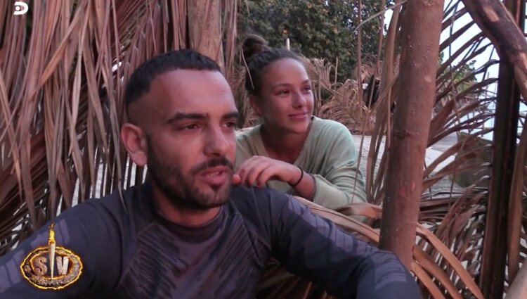 Manuel Cortés y Katerina viendo el atardecer/ Foto: Telecinco