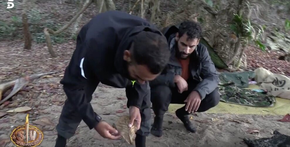  Asraf y Manuel pelean por el fuego / Foto: Telecinco.es