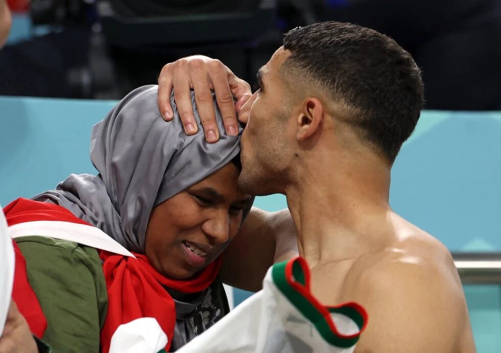 Achraf Hakimi y su madre/ Foto: Instagram