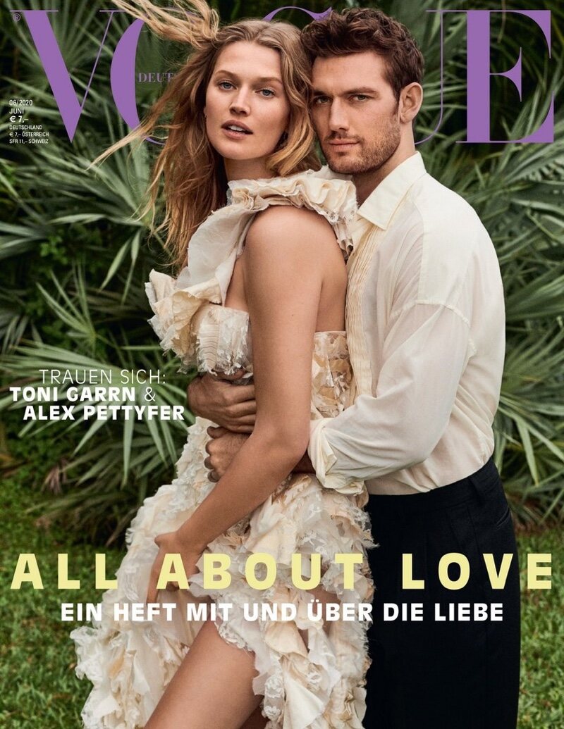 Toni Garrn y Alex Pettyfer renovaron sus votos en junio de 2022 | Foto: Vogue