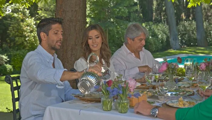 Fernando Verdasco y Ana Boyer comiendo con Bertín Osborne / Foto: Telecinco.es