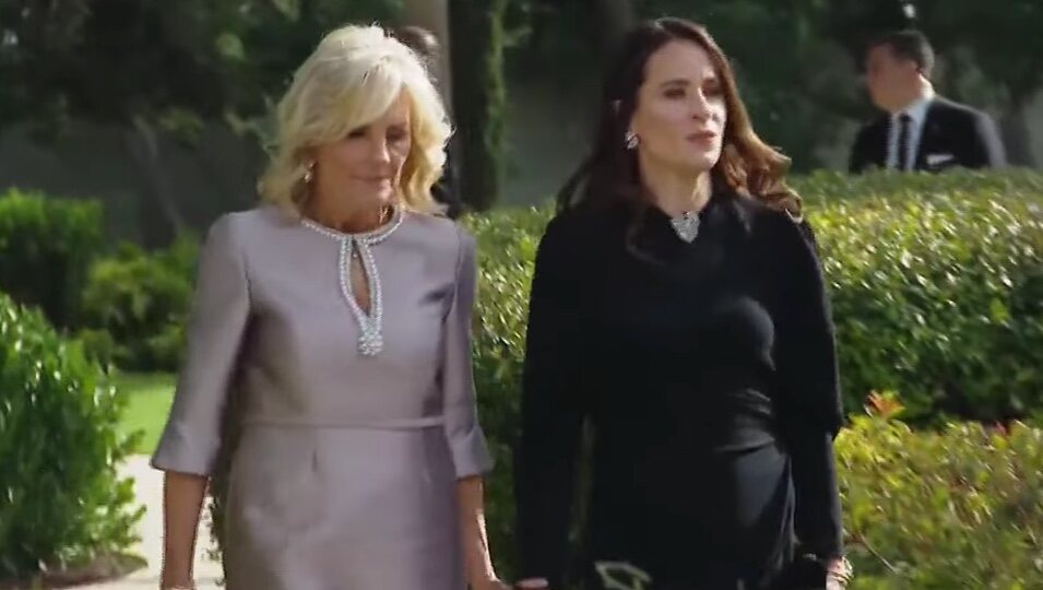 Jill Biden y su hija Ashley Biden en el Palacio de Zahran