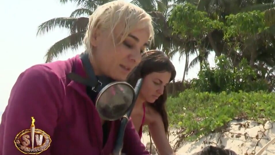 Ana María Aldón y Alexia Rivas durante su discusión en Honduras. Foto: Telecinco.