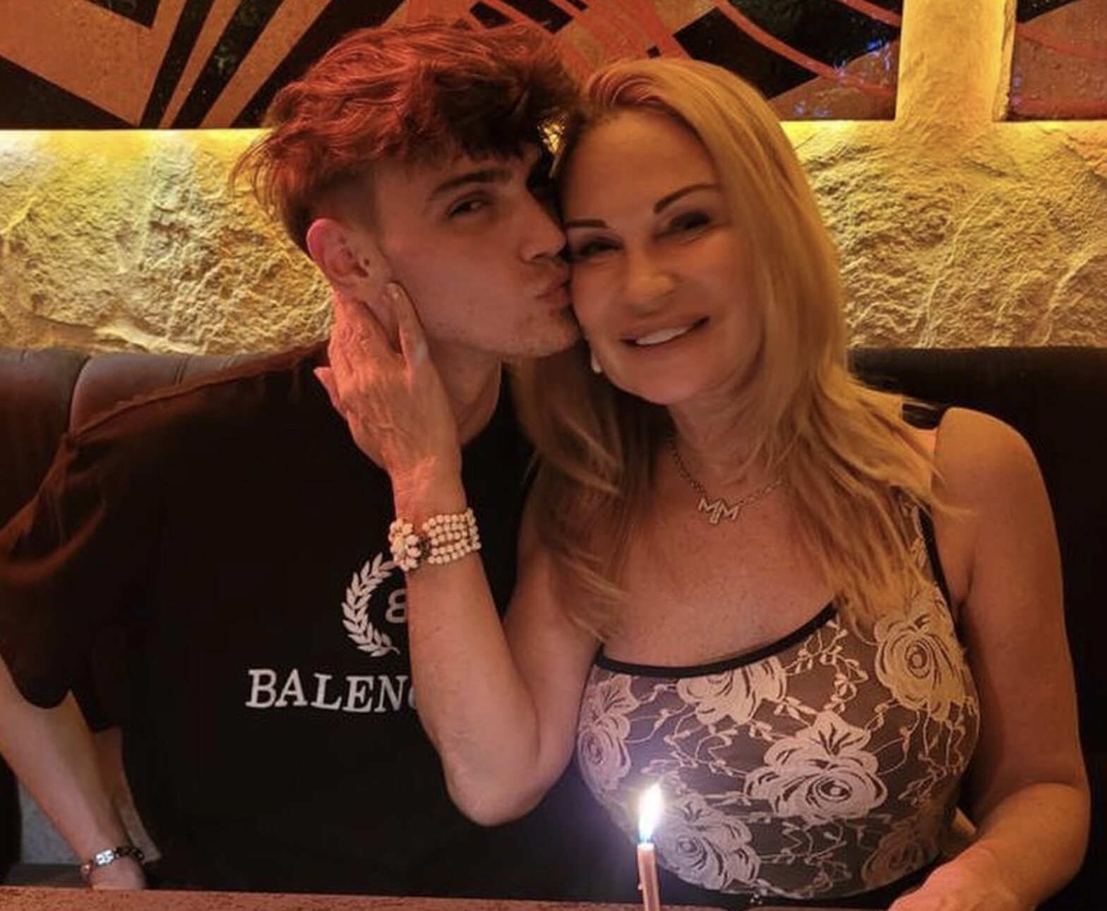 Gabriel Guevara con su madre Marlène Mourreau/ Foto: Instagram