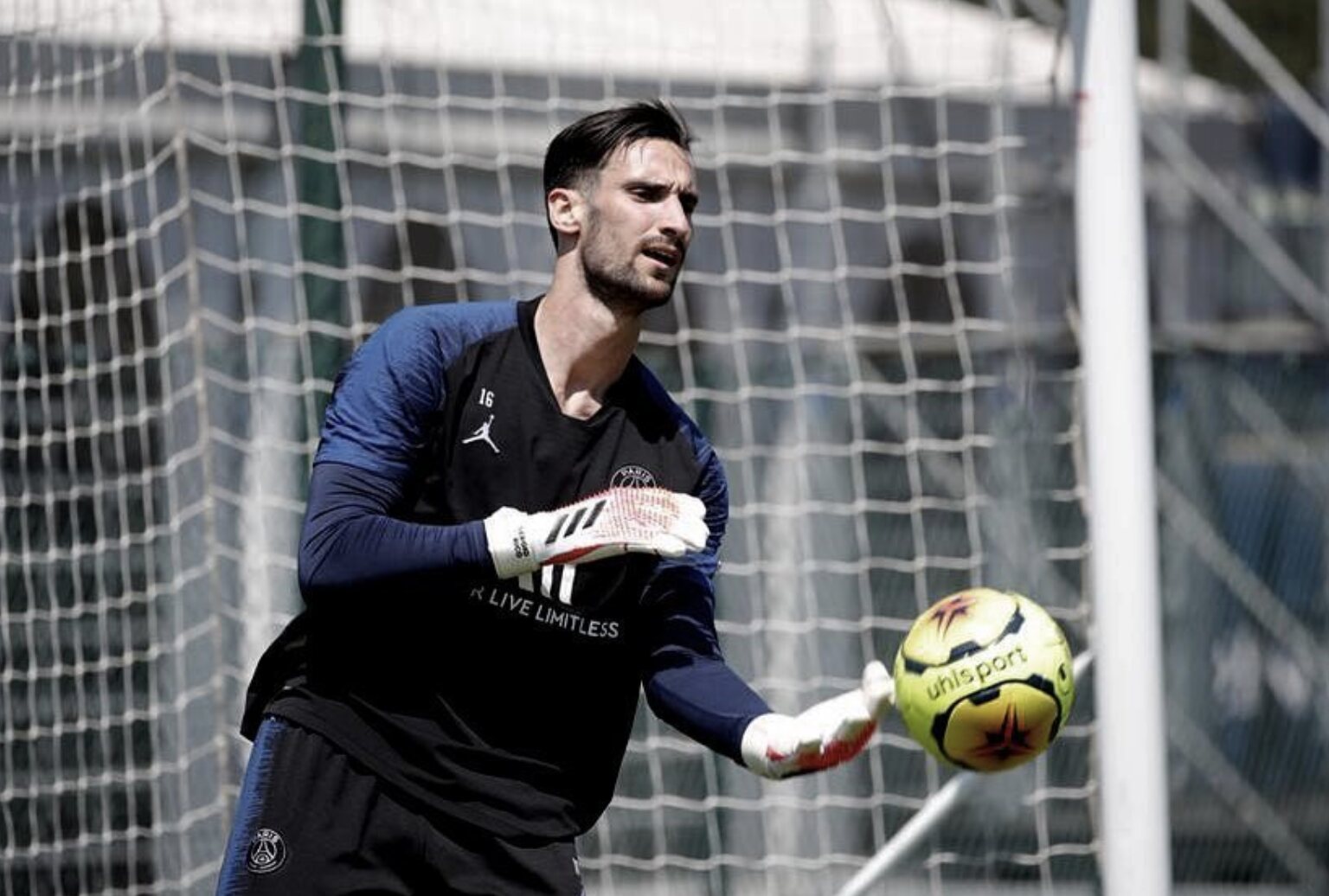 Sergio Rico en uno de sus entrenamientos/ Foto.. Instagram