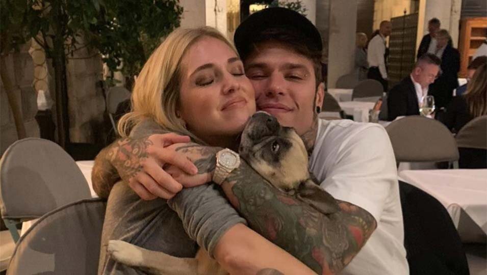 Chiara Ferragni y Fedez abrazan a Matilda/Foto:Instagram