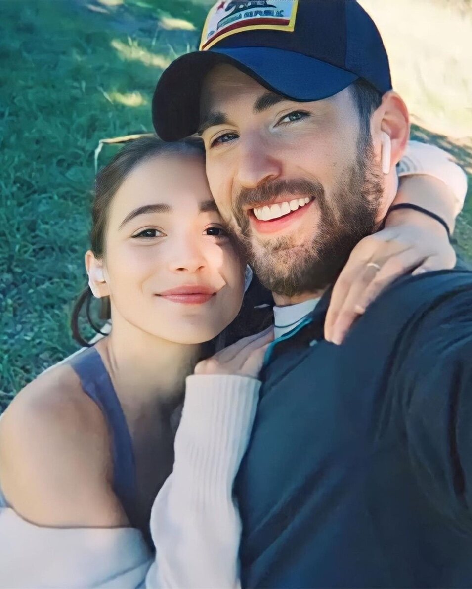 Chris Evans y Alba Baptista | Instagram