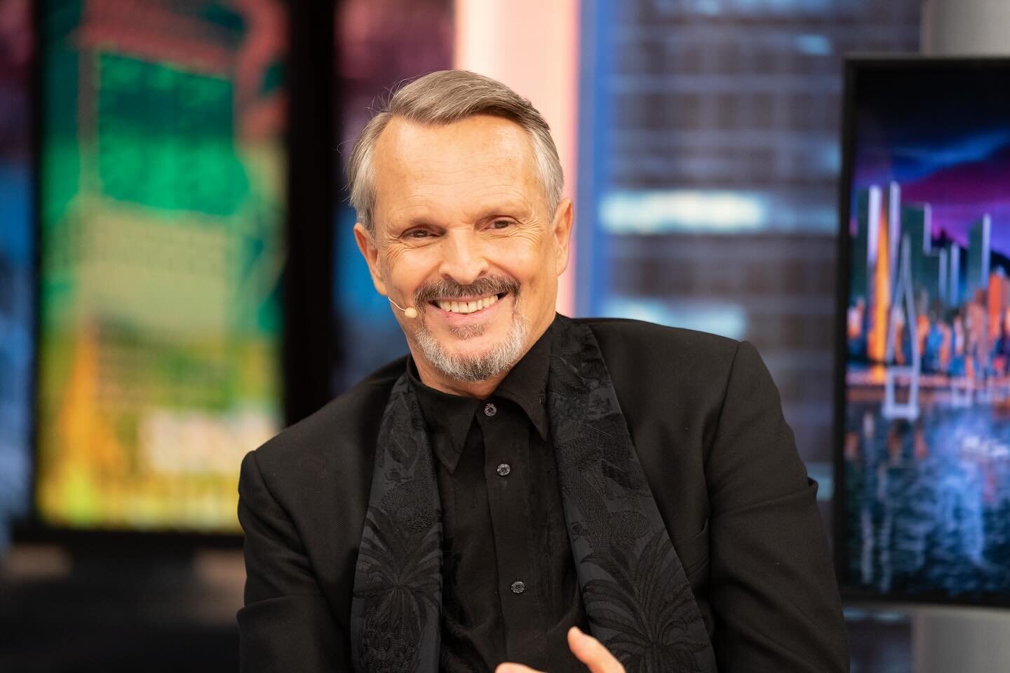 Miguel Bosé habla con Pablo Motos en 'El Hormiguero'/ Foto: Antena 3