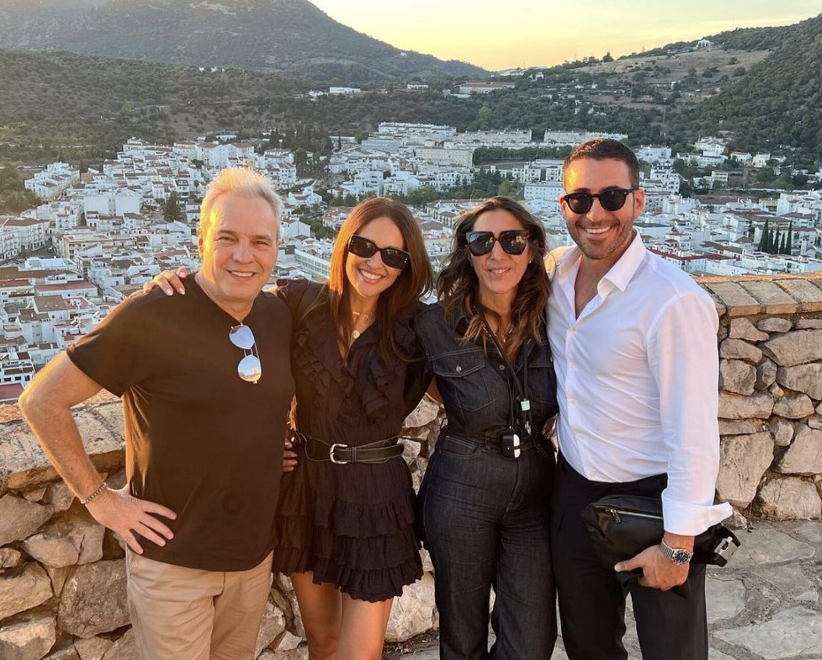 Paz Padilla con Paula Echevarría, Miguel Ángel Silvestre y David Summers en Ubrique/ Foto: Instagram