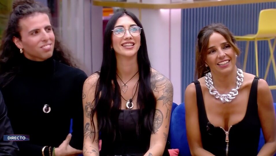 Naomi junto a Albert y Carmen | Foto: telecinco.es