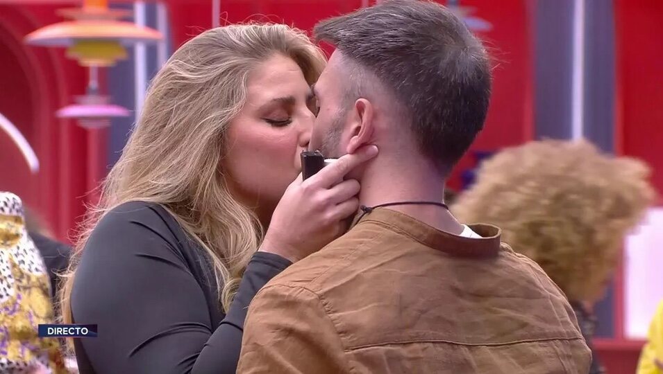 Susana y Zeus besándose | Foto: telecinco.es