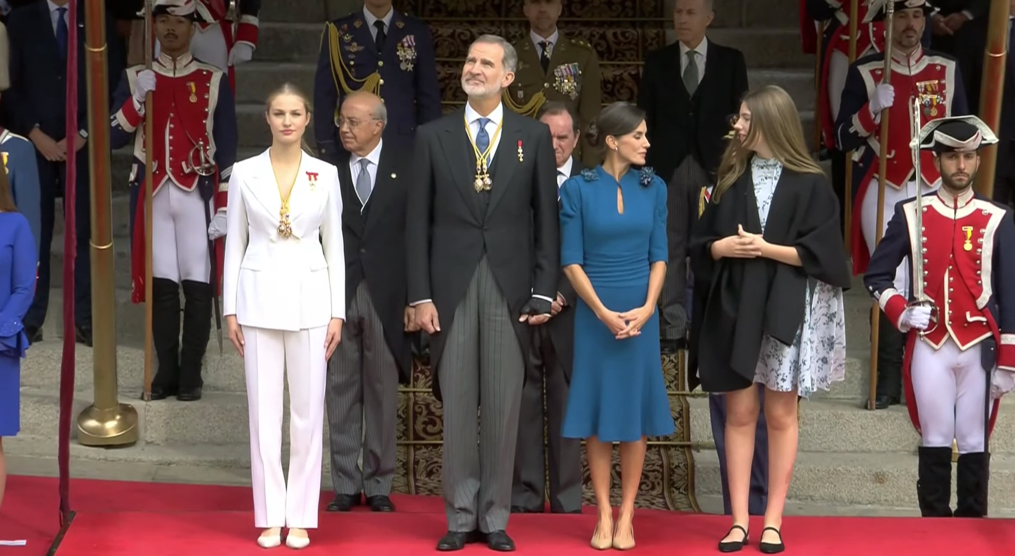 La Familia Real contempla el desfile militar