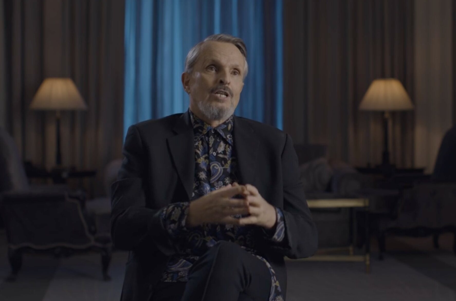 Miguel Bosé confiesa cómo sufrió la muerte de sus padres | Foto: Telecinco.es