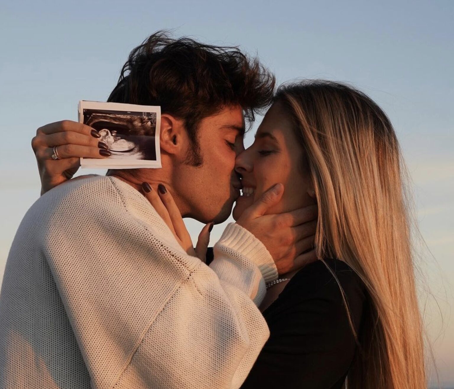 Teresa Andrés Gonzalvo e Ignacio Ayllón anunciando que esperan su primer hijo/ Foto: Instagram