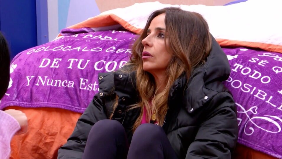 Carmen Alcaylde le cuenta a Naomi Asensi que hablan de ella | Telecinco