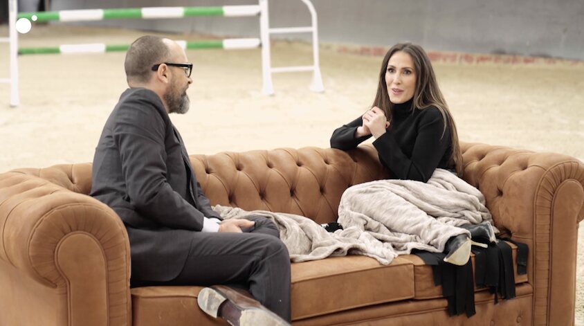 Malú habla con Risto Mejide en 'Viajando con Chester'/ Foto: cuatro.com