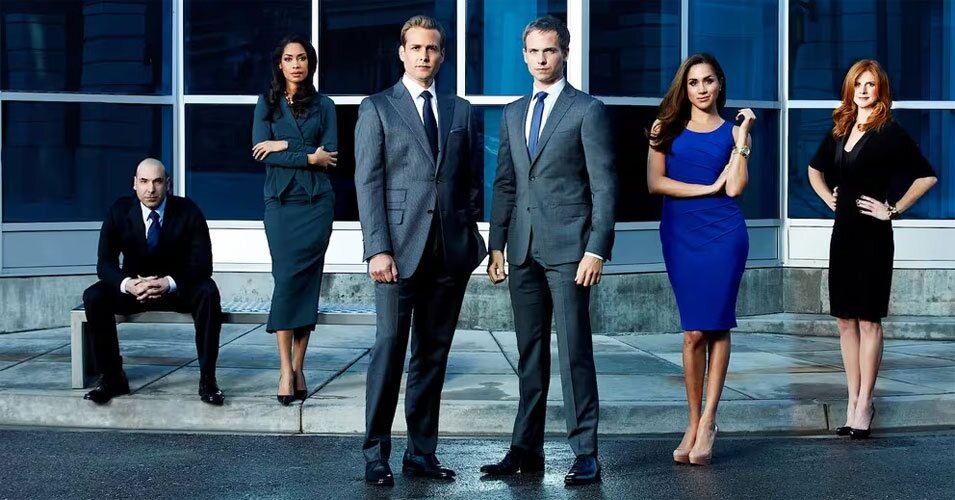 Los protagonistas de 'Suits' en una imagen promocional de la serie