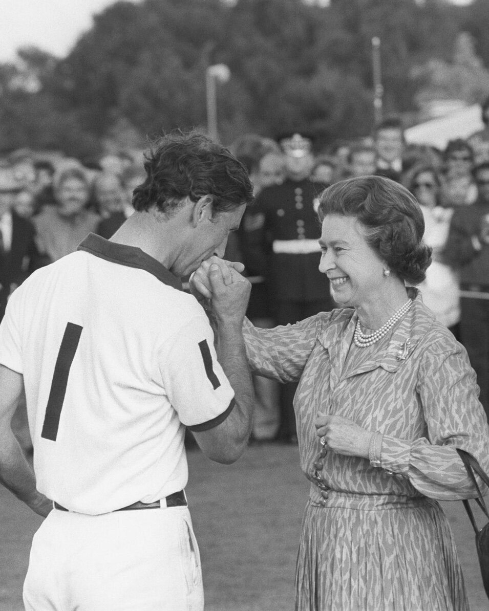 El Rey Carlos con la Reina Isabel II | Instagram