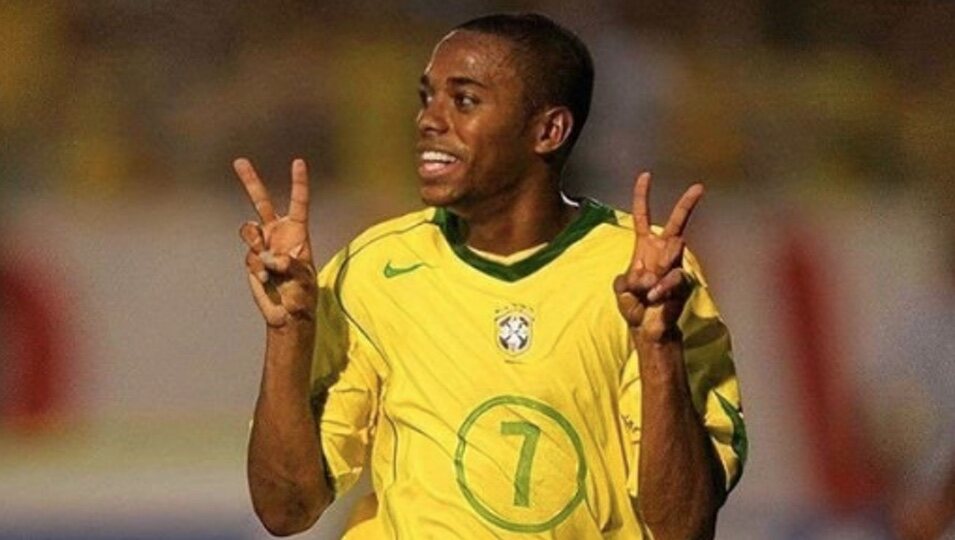 Robinho jugando al fútbol | Instagram