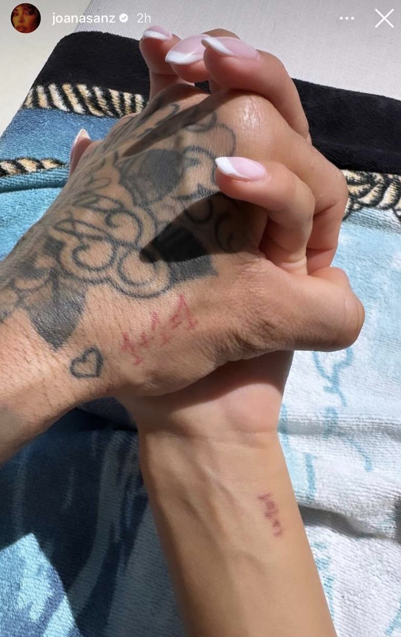 Las manos de Dani Alves y Joana Sanz entrelazadas/ Foto: Instagram