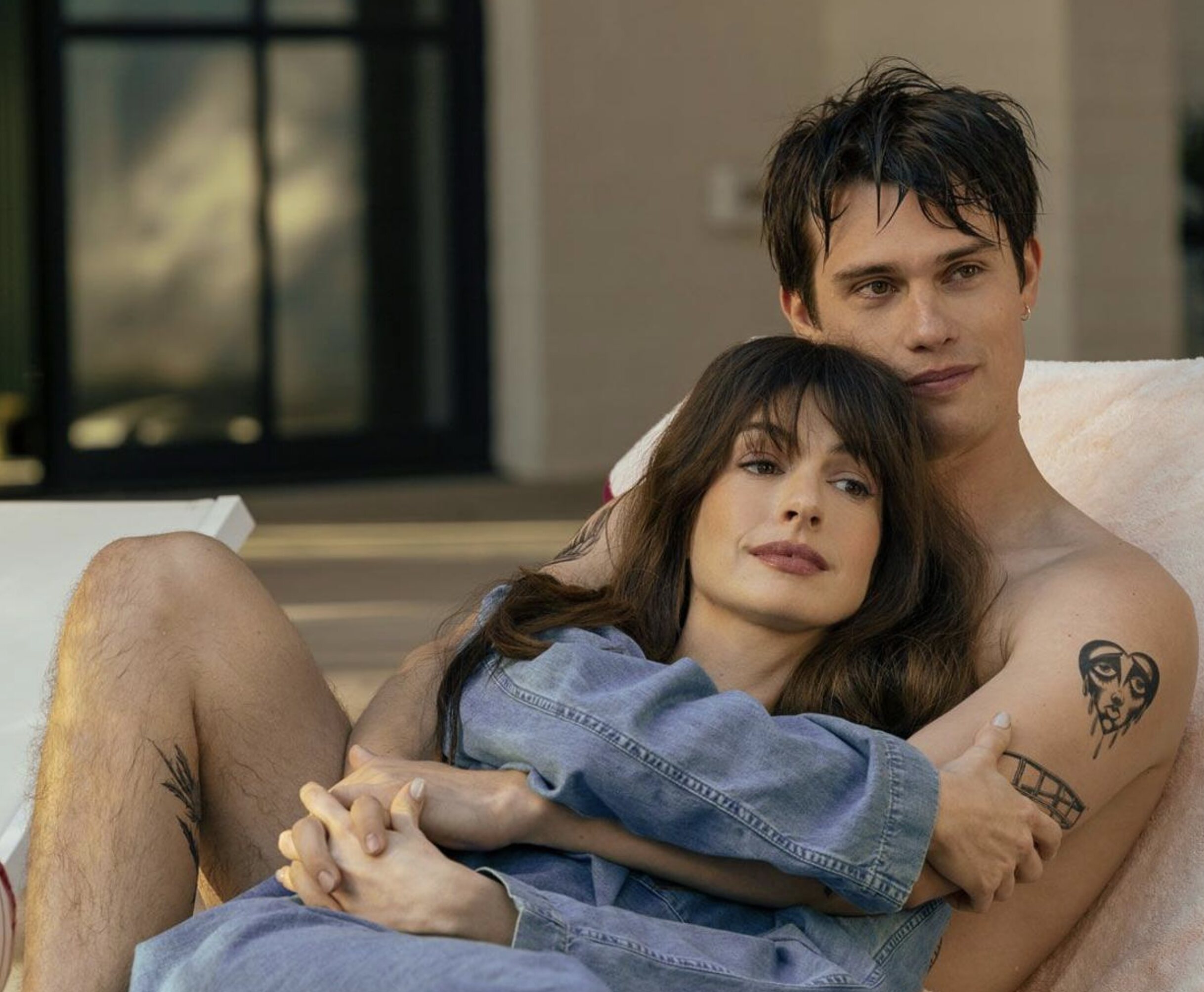 Nicholas Galitzine en 'La idea de ti' con Anne Hathaway