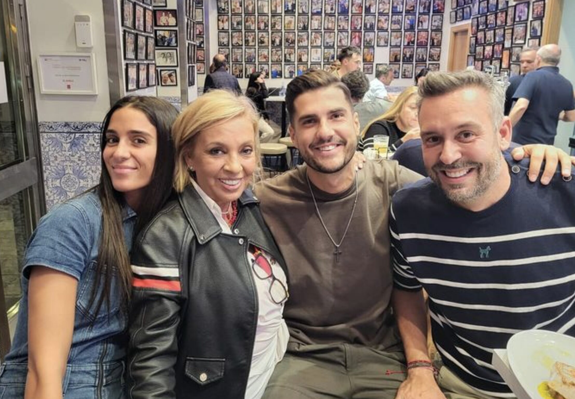 Carmen Borrego, Kike Calleja, Claudia Martínez y Mario González tomando algo/ Foto: Instagram