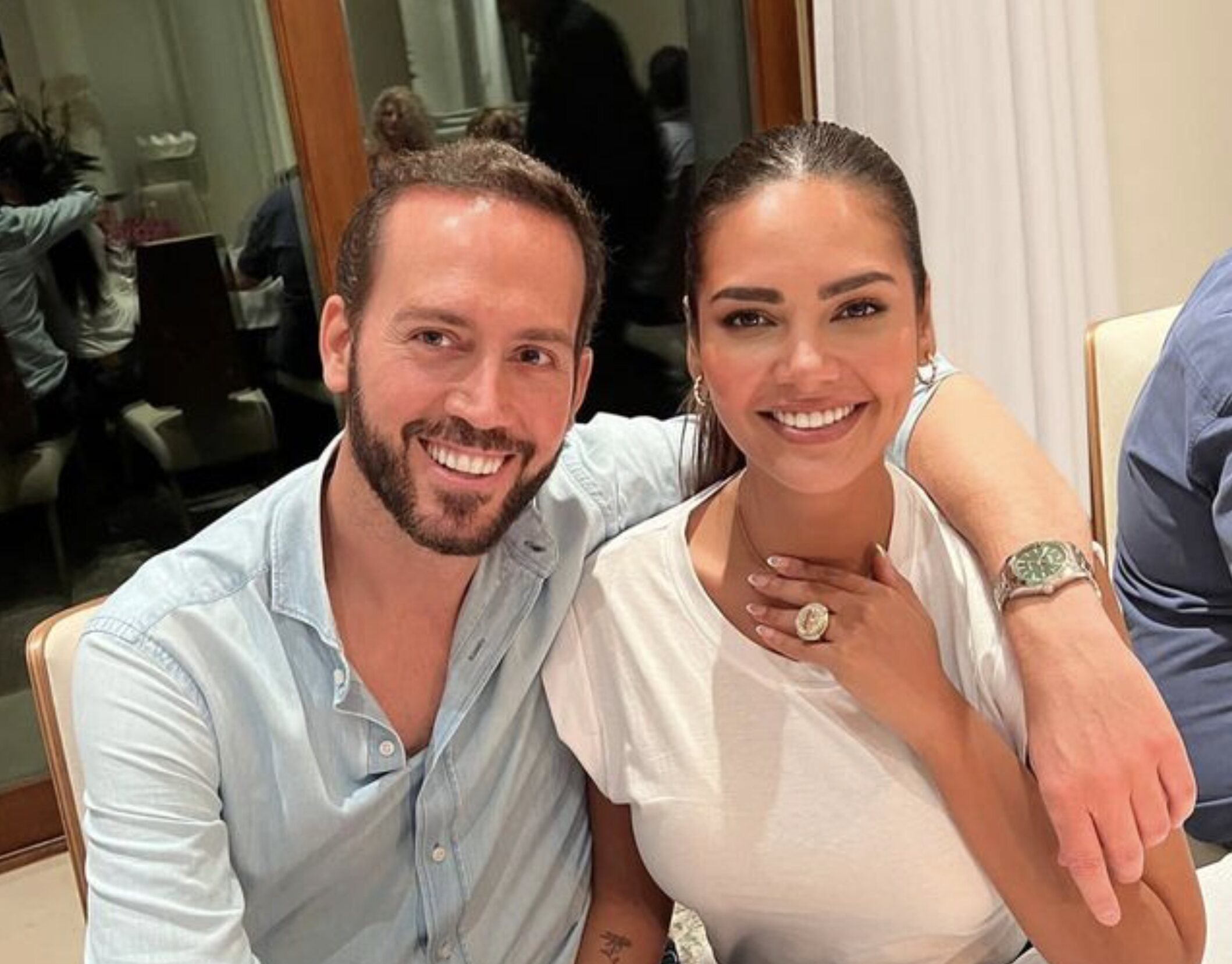 Esha Gupta y Manuel Campos Guallar/ Foto: Instagram