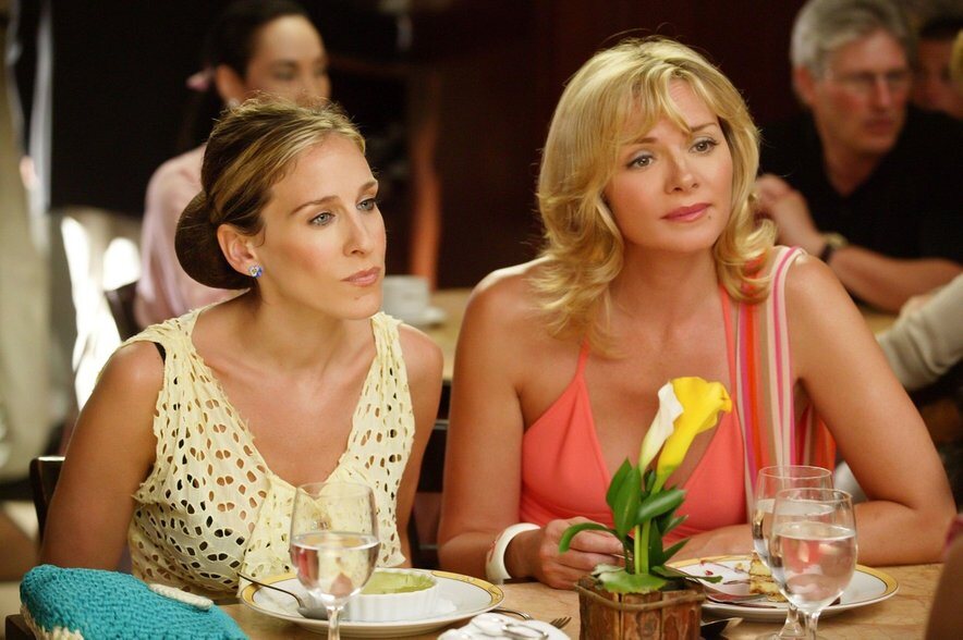 Kim Cattrall y Sarah Jessica Parker en una escena de 'Sexo en Nueva York'