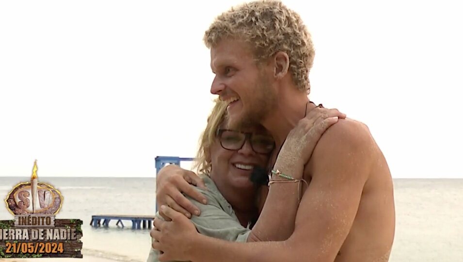 Arkano y su madre se abrazan | Foto: telecinco.es