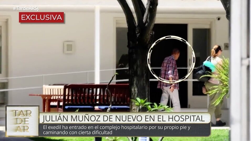 Julián Muñoz entrando en el hospital / Foto: telecinco.es