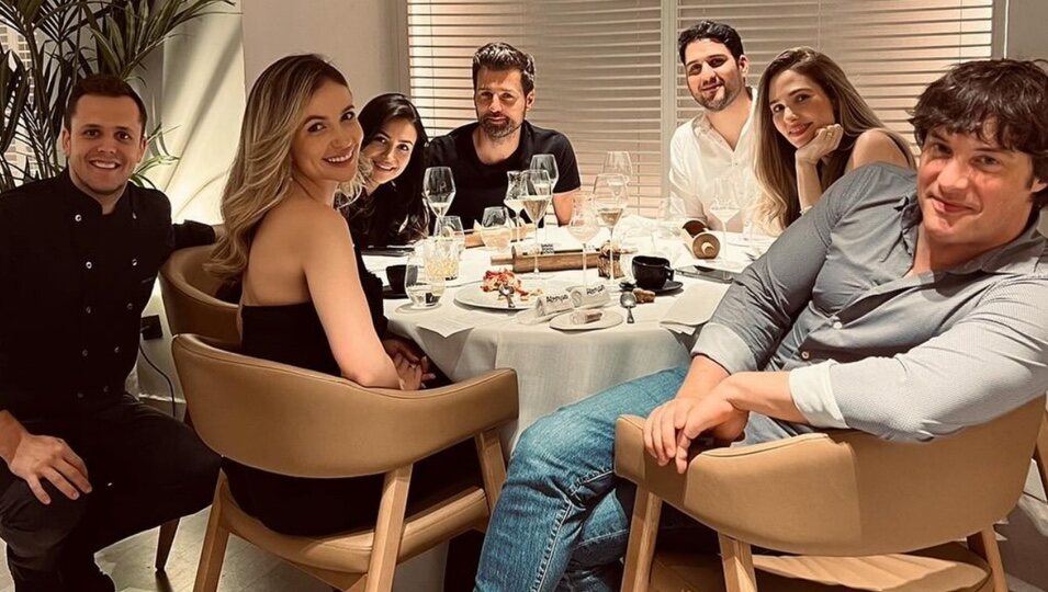 Rebecca Lima festejando su cumpleaños en su casa junto a Jordi Cruz y sus amigos | Instagram