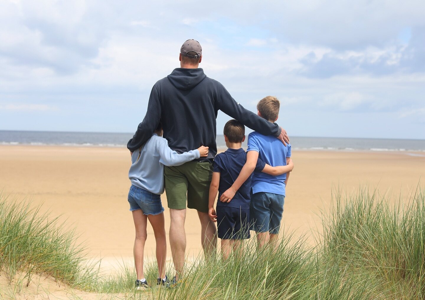 El Príncipe Guillermo y sus hijos en una playa de Norfolk