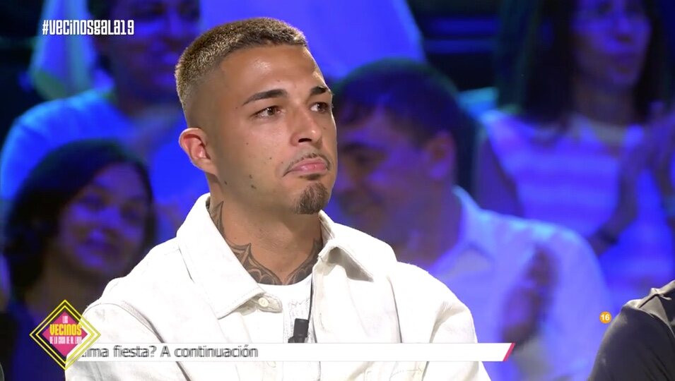 Álex Girona muy afectado tras recibir los anillos que le dio a Gabriella | Telecinco