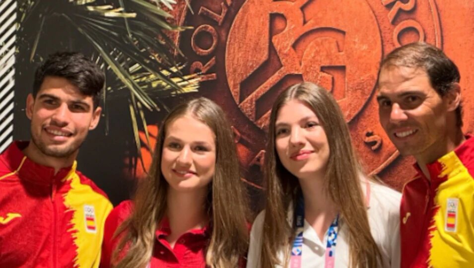 La Princesa Leonor y la Infanta Sofía junto a Rafa Nadal y Carlos Alcaraz / Foto: Casa Real