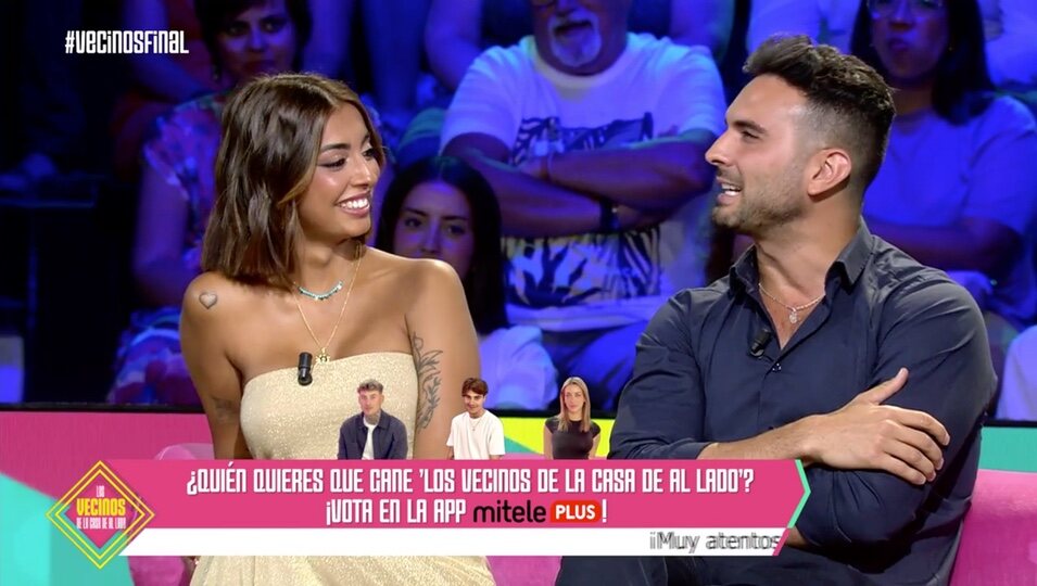 Marieta y Suso Álvarez en el plató de 'Los vecinos de la casa de al lado' | Telecinco