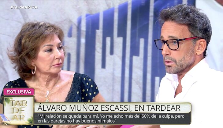 Álvaro Muñoz Escassi hablando con Ana Rosa Quintana/ Foto: telecinco.es