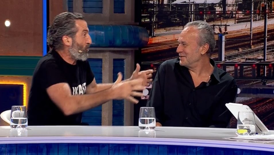 José Coronado se sorprende con la anécdota de Luis Zahera | Foto: Telecinco