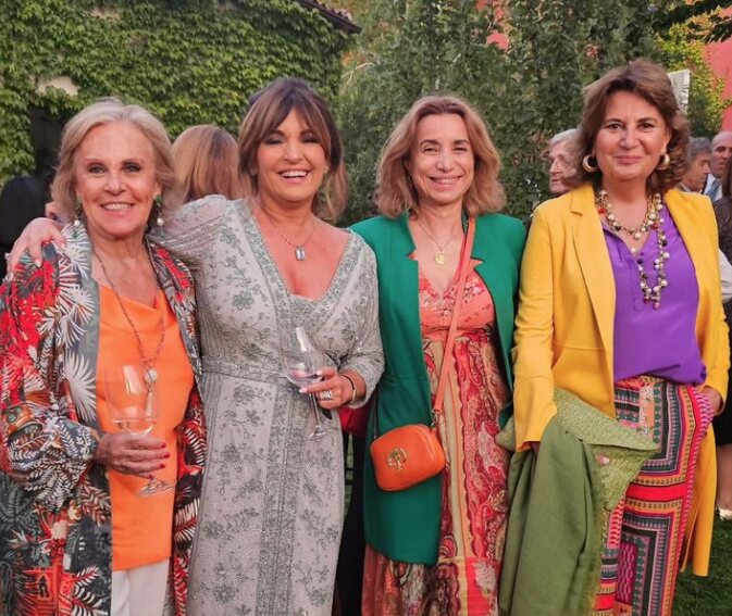 Beatriz Cortázar con alguna amigas el día de su boda/ Foto: Instagram